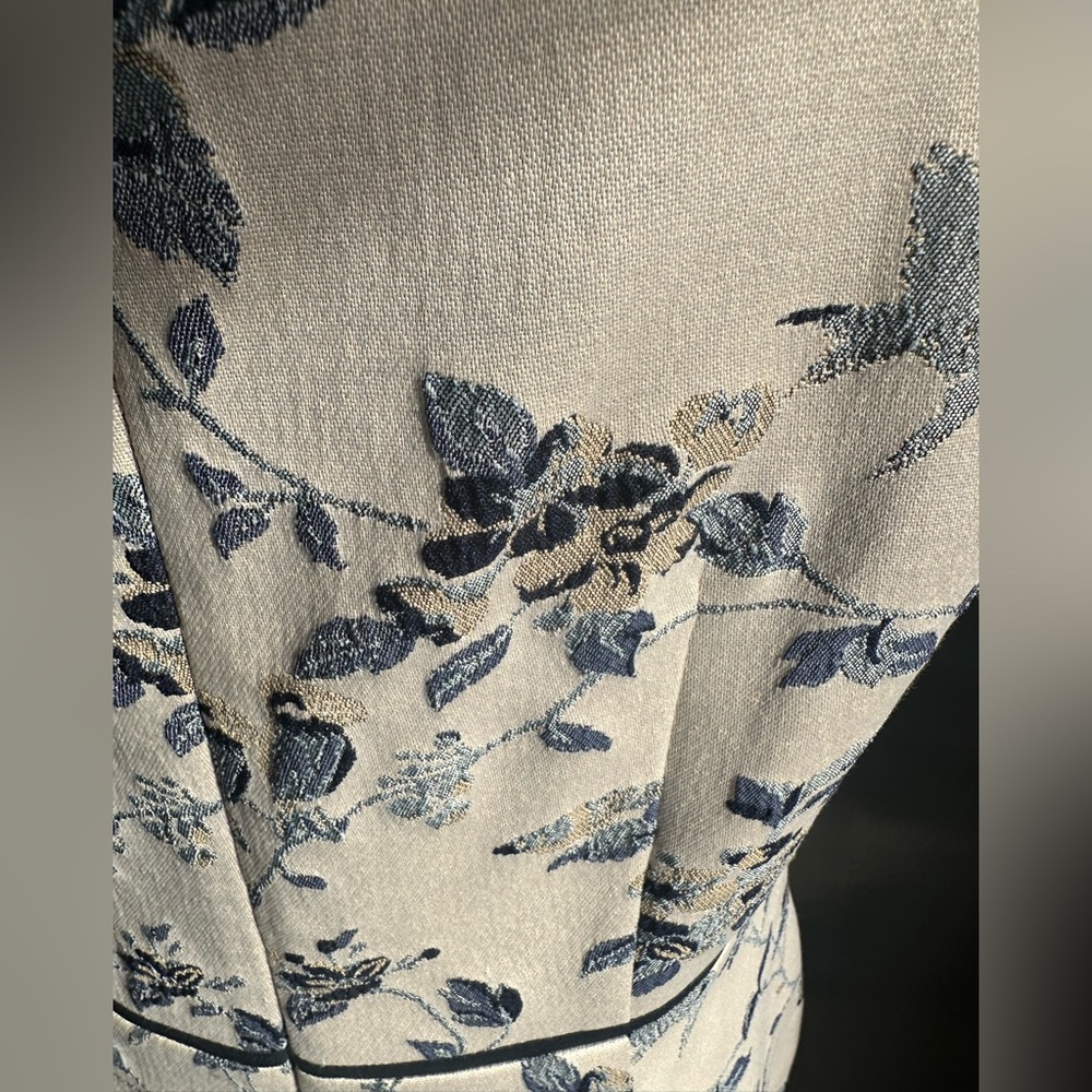 NWOT Sz 10. Ann Taylor Floral & Bird Print Sheath Dress. Beige, silver, navy - Picture 8 of 12
